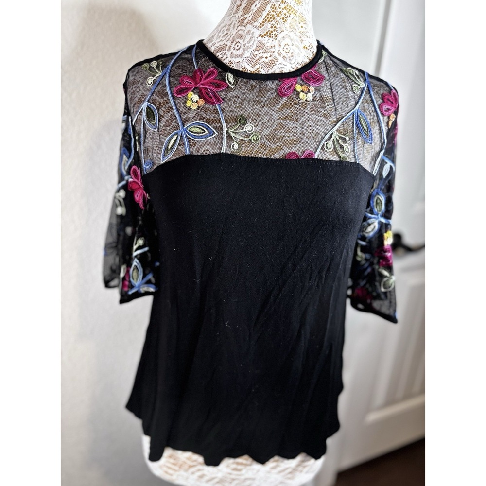 Pebble and Stone black sheer‎ Yoke floral mesh Colorful embroidered Sleeve Top M